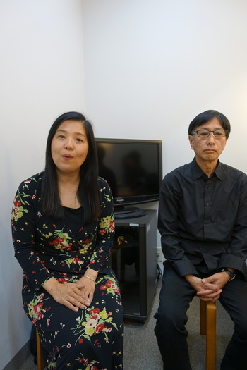 30일 일본 도쿄 한국문화원에서 영화 <가케하시> 공동 프로듀서인 나카무라 사토미(왼쪽)와 이토 시게토시(오른쪽)가 영화에 대해 이야기하고 있다.