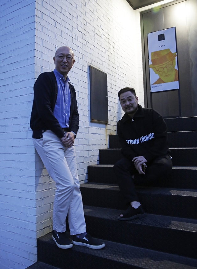 인문서점 ‘림’의 공동대표인 이승욱씨(왼쪽)와 황정치씨.
