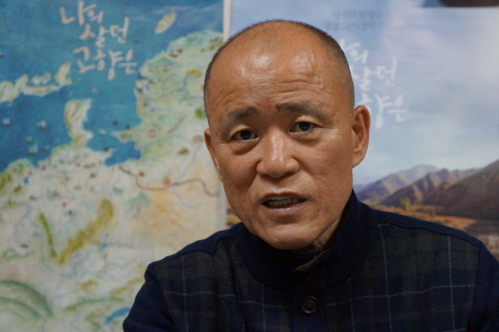 김용옥 교수가 6일 오후 서울 동숭동 연구실에서 <한겨레> 기자와 인터뷰하고 있다.