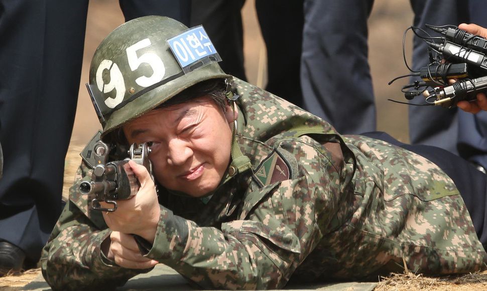 [한겨레 사설] 안철수 후보, ‘사드 입장’ 바꾼 이유 해명해야 