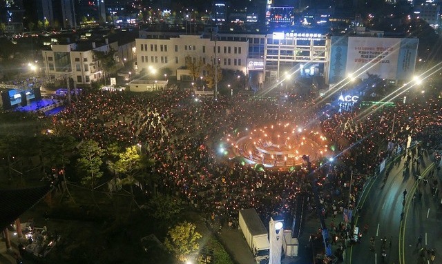 도청 앞 광장 기록하는 ‘오월 사진가’ 