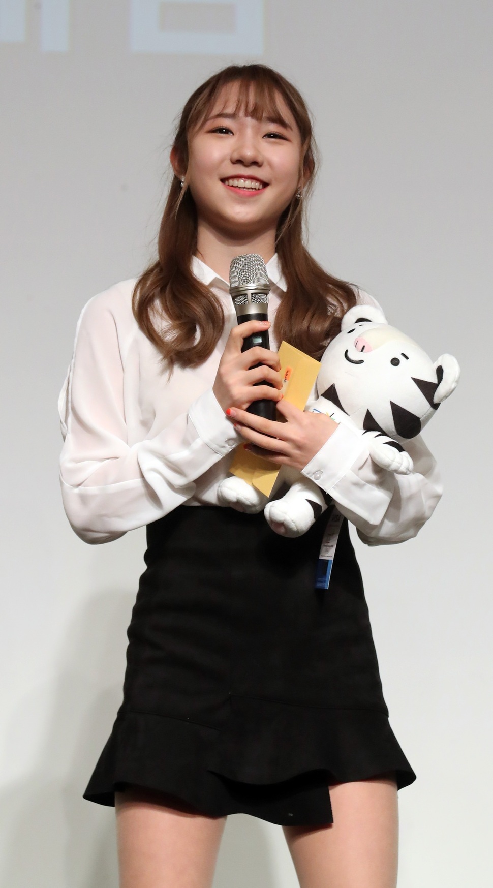 여자피겨의 기대주 최다빈이 17일 서울 올림픽파크텔에서 열린 2017 대한빙상경기연맹 포상식에서 인사말을 하고 있다. 연합뉴스