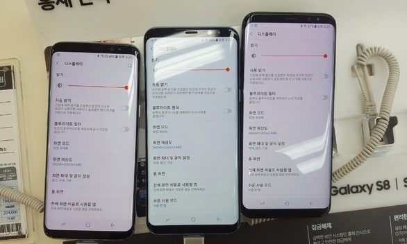 갤럭시S8 개통 앞두고 ‘붉은 액정’ 품질 논란