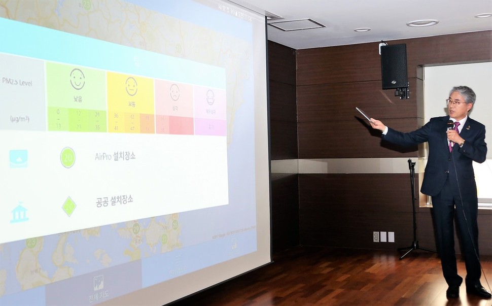 박종훈 경남도교육감이 20일 기자회견을 열어 학교 미세먼지 대응 방안을 발표하고 있다. 경남도교육청 제공