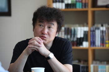 소설가 김진명