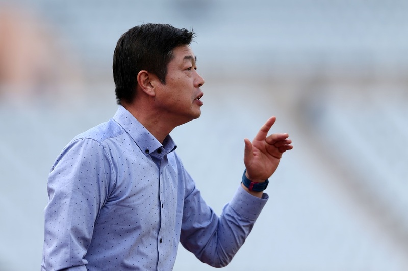 김종부 경남FC 감독이 지난달 30일 부천과의 경기에서 선수들에게 작전을 지시하고 있다. 한국프로축구연맹 제공