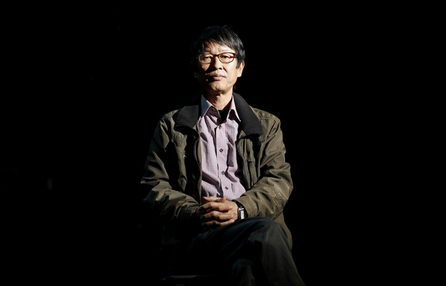 박근형 연극연출가가 16일 오후 서울 남산예술센터에서 포즈를 취하고 있다. 박종식 기자 anaki@hani.co.kr