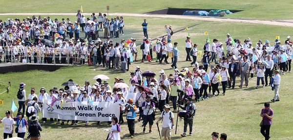 지난해 여성평화걷기 대회 모습.