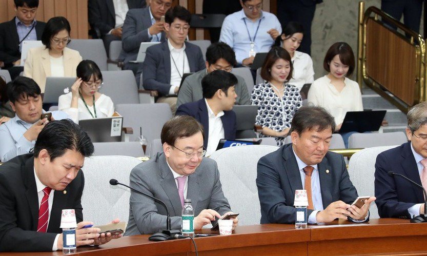 문재인 정부에…자유한국당 ‘견제’, 바른정당 ‘협조’