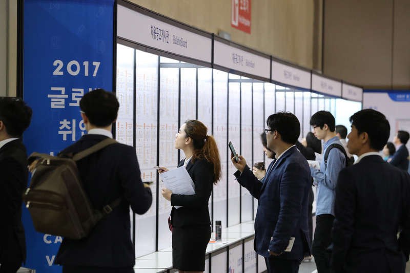 최근 열린 한 취업박람회. 한겨레 자료사진.