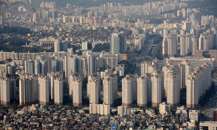 강남권 아파트값 급등세…정부 ‘규제 칼’ 꺼내들까