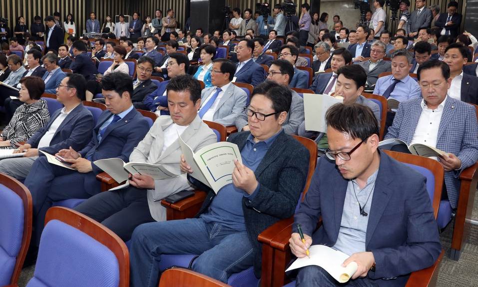 민주당 첫 워크숍 “6월 일자리 추경이 최대 과제”