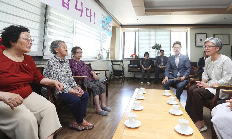 “강경화 장관 임명하라”…일본군 ‘위안부’ 피해·연구단체 성명