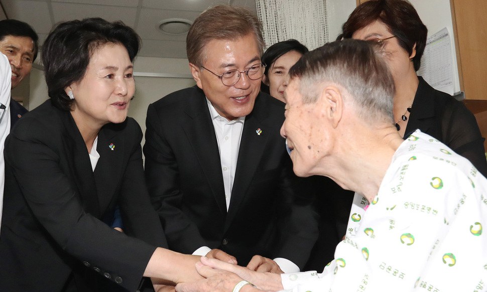 문 대통령 현충일 추념사에 ‘북한’이 없는 이유