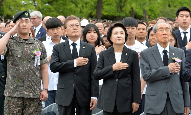 문 대통령 “파독광부도 청계천 노동자도 애국”