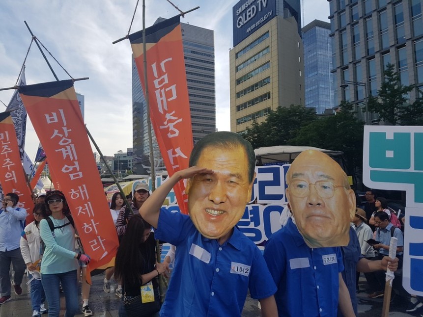 10일 서울 서울역파출소에서 출발해 광화문 세월호 농성장에 도착한 ‘5월 광주군’.