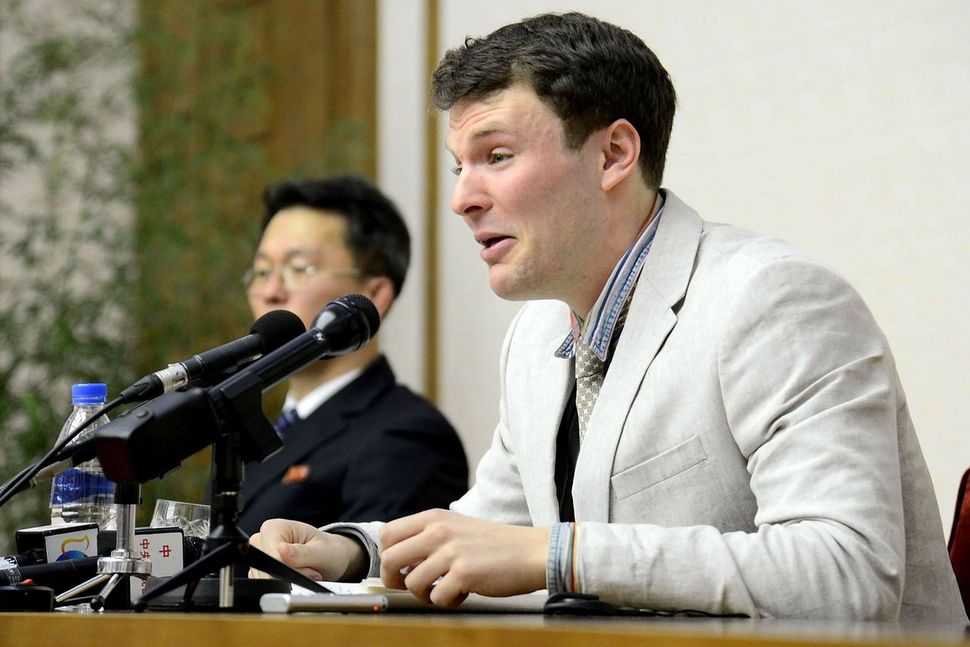 오토 웜비어(22)가 지난해 2월29일 평양에서 기자회견을 하고 있다. 조선중앙통신 제공, AFP 연합뉴스