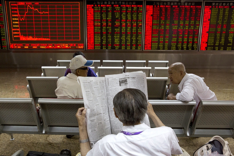 중국 본토에 상장된 A주가 20일(현지시각) 모건스탠리 캐피털 인터내셔널(MSCI) 신흥시장지수 편입에 성공했다. 사진은 중국 베이징의 한 증권사 객장. 베이징/AP연합