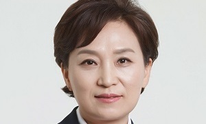 문 대통령, 김현미 국토장관에 “서민 주거안정” 주문