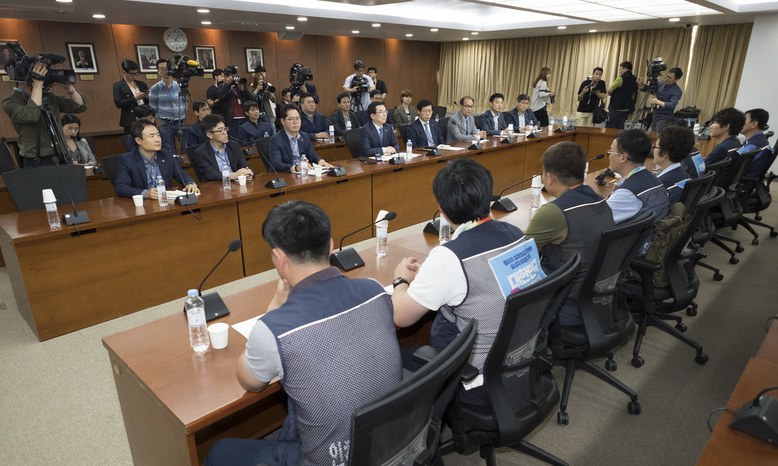 [단독] 인천공항 ‘외주화의 역설’ 효율보다 비용이 더 컸다