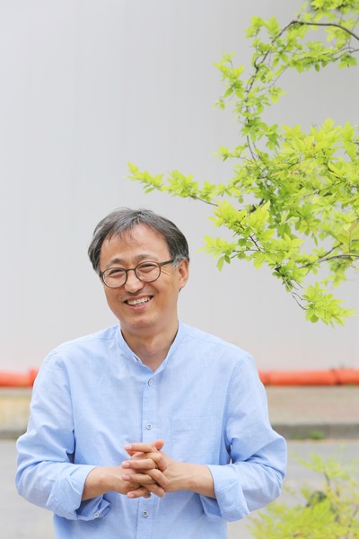 올해로 외국인 노동자 등 이주민 무료 진료 600회를 맞는 광주이주민건강센터 정성국 센터장. 사진 최성욱 다큐감독
