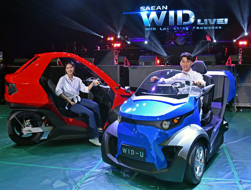 ㈜새안이 27일 사전계약 신청을 받기 시작한 역삼륜 전기스쿠터 제품인 ‘위드유(WID-U)’ 루프타입(왼쪽)과 오픈타입 모델. 새안 제공