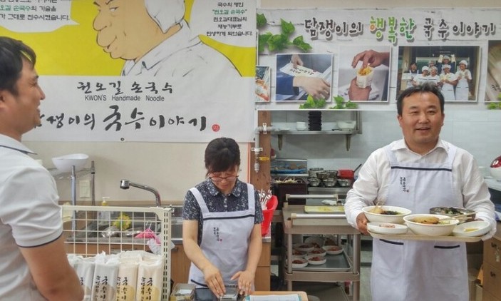 국수를 만든다, 이야기를 판다