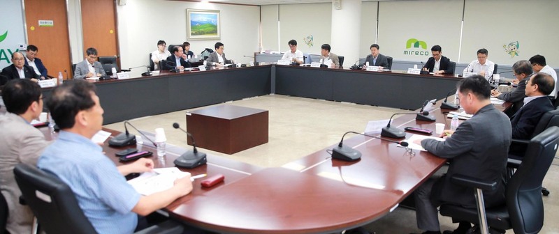 29일 오후 서울 종로구 석탄회관에서 ‘신재생 3020 이행계획 수립 민관합동 회의'’가 열리고 있다. 2017.6.29 [산업통상자원부 제공=연합뉴스] photo@yna.co.kr/2017-06-29 15:05:39/ <저작권자 ⓒ 1980-2017 ㈜연합뉴스. 무단 전재 재배포 금지.>