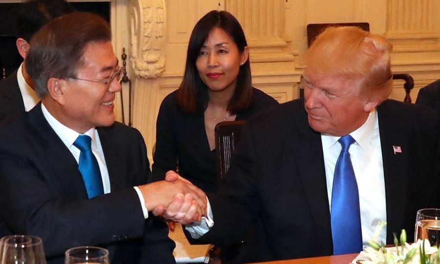 [포토] 한·미 정상 악수 대결?