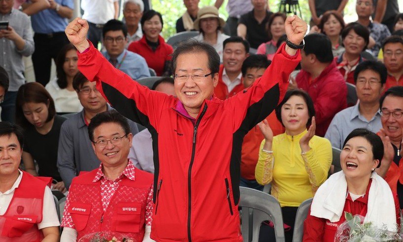 홍준표, 대선 패배 두달 안돼 당 장악…곳곳 지뢰밭