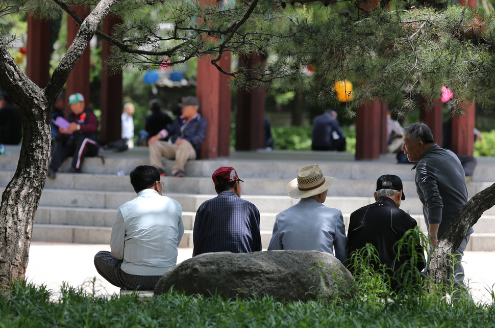 “노인 10명 중 6명 거동 불편해도 현재 집에서 살고 싶어” 인권·복지 사회 뉴스 한겨레