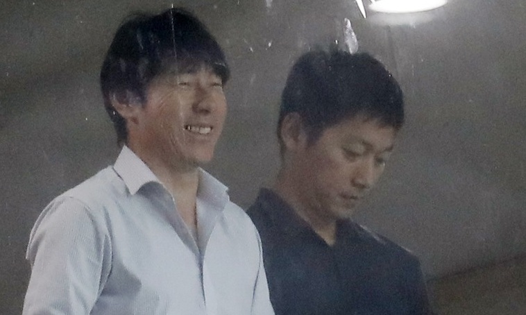 신태용 감독 앞에서 뛰는 노장들