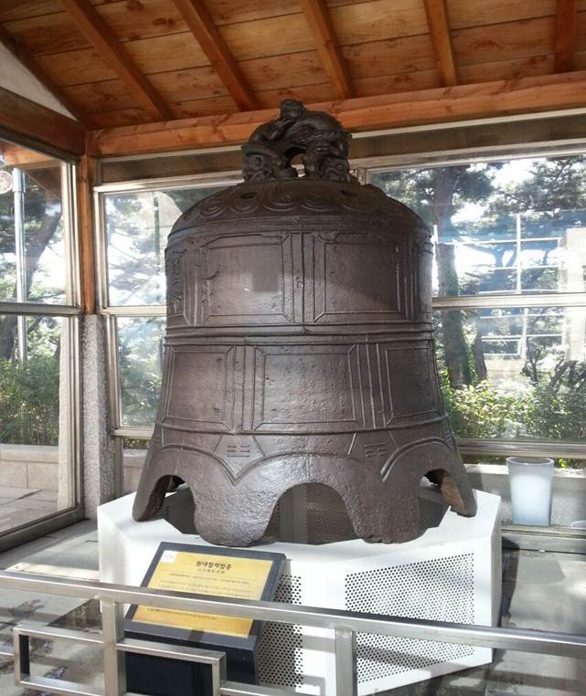 인천 시립박물관에 보관 중인 중국 종의 모습.