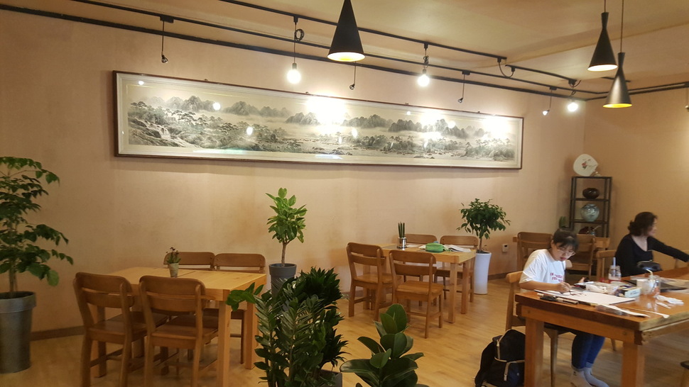 전주 풍남문 근처에 위치한 행원이 한옥카페로 바뀌었다.