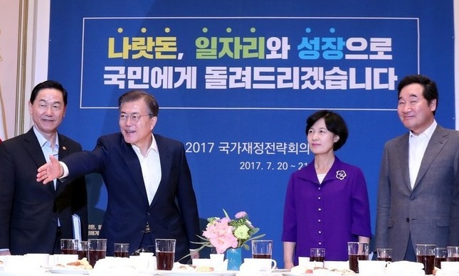 [한겨레 사설] 복지 뒷받침할 ‘포괄적 증세’ 논의 필요하다