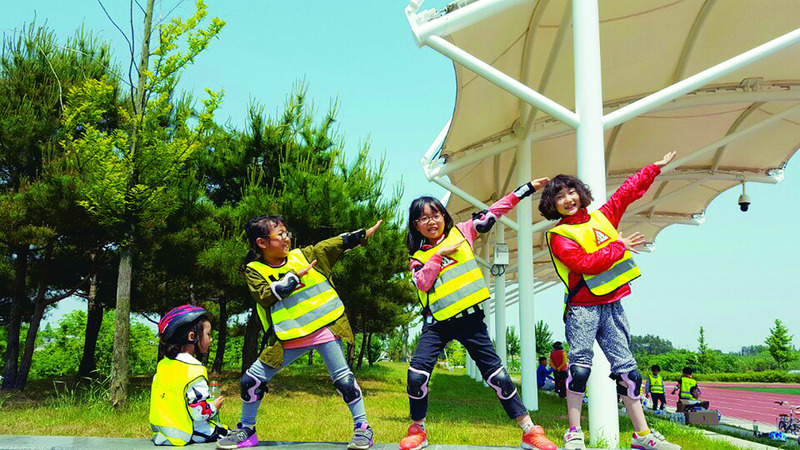 전남 나주 노안남초는 특색교육 사업으로 학교에서 자전거를 마련해 전교생과 희망 학부모들이 자전거 하이킹을 떠났다. 노안남초 제공