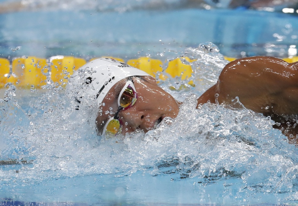 박태환이 24일(현지시각) 헝가리 부다페스트에서 열린 2017 국제수영연맹(FINA) 세계대회 자유형 200ｍ 준결승에서 역영하고 있다.  부다페스트/AP 연합뉴스