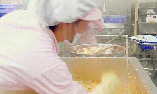 휜 손가락과 불에 덴 발…‘급식노동자의 고단’이 오롯이