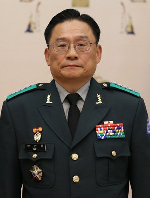 박찬주 육군 2작전사령관(대장)이 1일 전역 지원서를 제출했다. 사진은 2015년 9월 청와대 보직신고 당시 박찬주 사령관. 연합뉴스