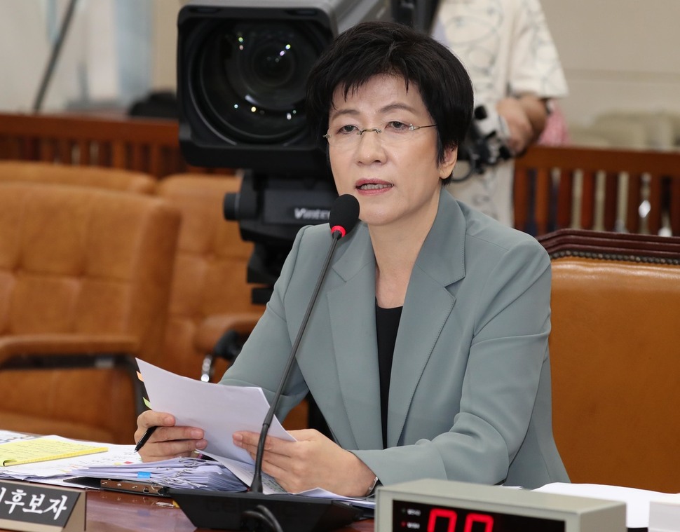 김영주 고용노동부 장관 후보자가 11일 오전 국회 환경노동위원회에서 열린 인사청문회에서 의원들의 질의에 답하고 있다. 강창광 기자 chang@hani.co.kr