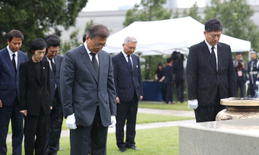 문 대통령 “모든 것 걸고 전쟁만은 막겠다”