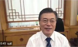 문 대통령, ‘셀카봉’ 감사 인사…“국민 여러분 사랑합니다”