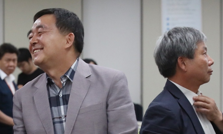 최저임금 올릴래? 복지국가 할래?