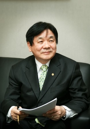 이근배 시인.