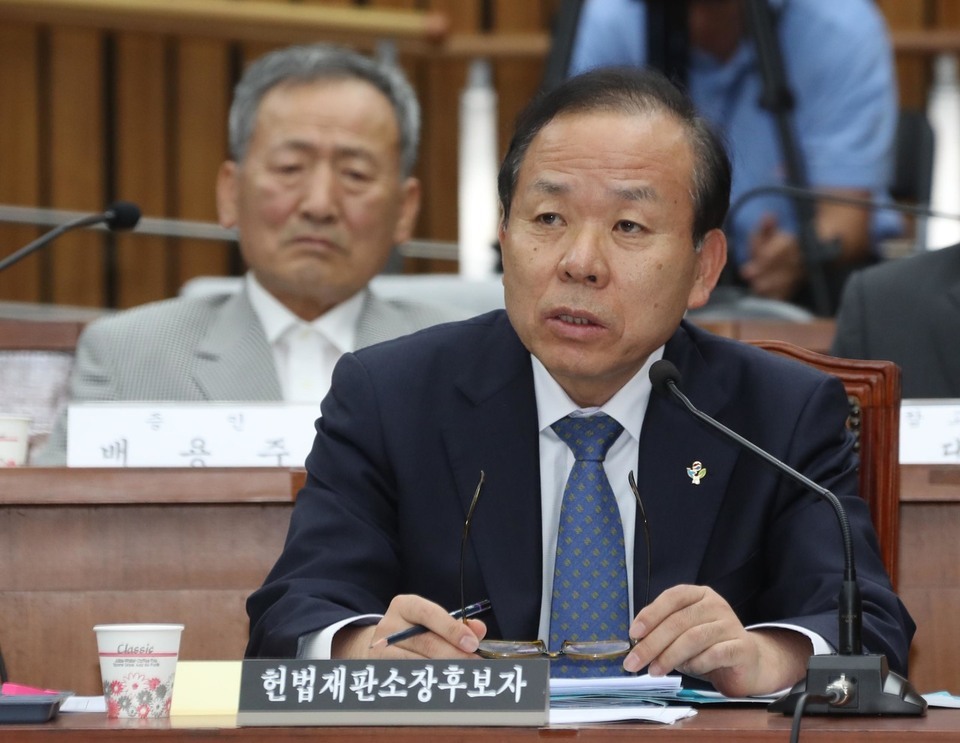 김이수 헌법재판소장 후보자가 지난 6월8일 국회에서 열린 인사청문회에서 의원들의 질문에 답하고 있다. 이정우 선임기자 woo@hani.co.kr