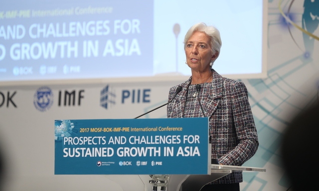 IMF 총재 “한국 노동시장 성차별 해소하면 GDP 10%↑”