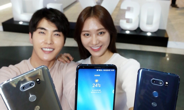 LG V30 94만원…삼성과 LG 상반된 전략 이유는?  