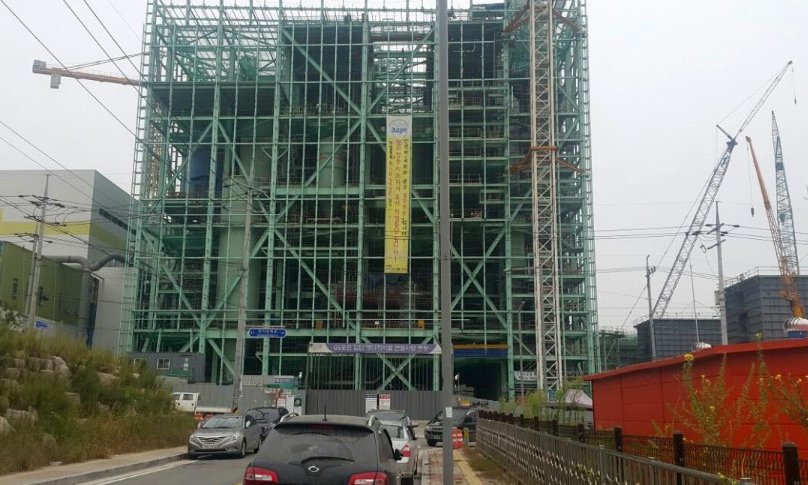 포천 석탄발전소 공사현장서 크레인 넘어져 1명 숨져