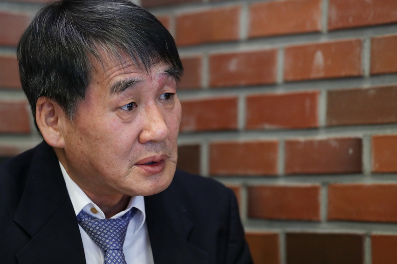 원자력 정책과 핵발전소 전문가인 일본 마쓰야마대 장정욱 교수(경제학)가 지난 11일 서울 서초동의 한 커피숍에서 <한겨레>와 인터뷰하고 있다. 김정효 기자 hyopd@hani.co.kr