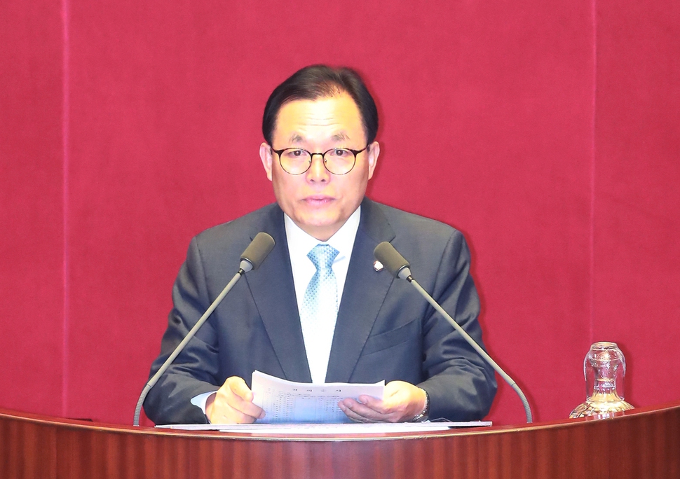자유한국당 이채익 의원이 13일 오후 국회 본회의 경제분야 대정부 질문에 참석해 발언하고 있다. 연합뉴스